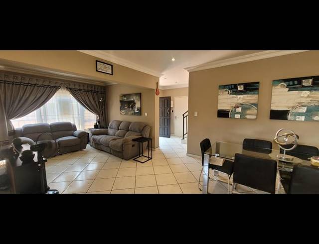 3 BEDROOM TOWNHOUSE FOR SALE IN NEW REDRUTH